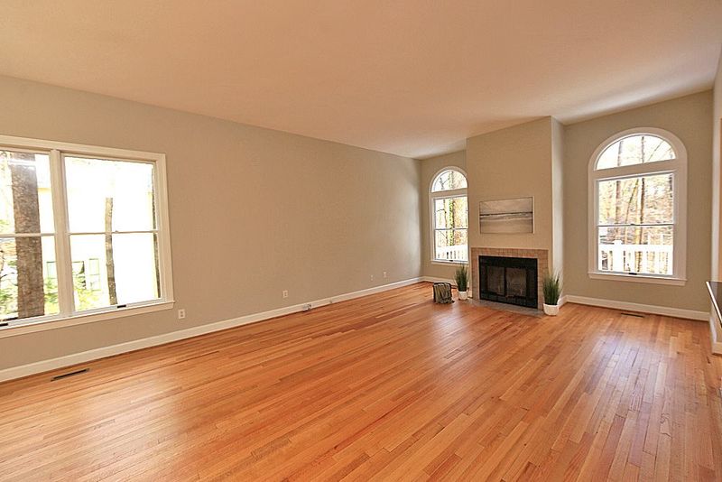 102 Bristol Dr, Chapel Hill, NC 27516