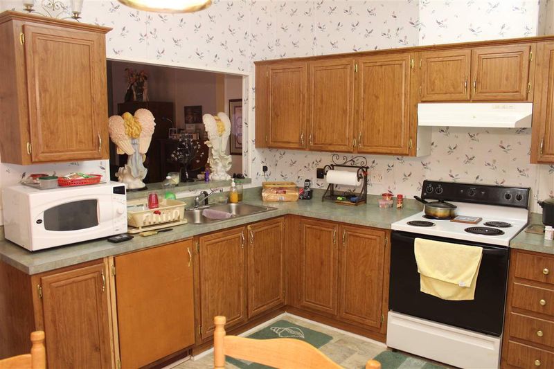 102 Brookside Ln, Four Oaks, NC 27524