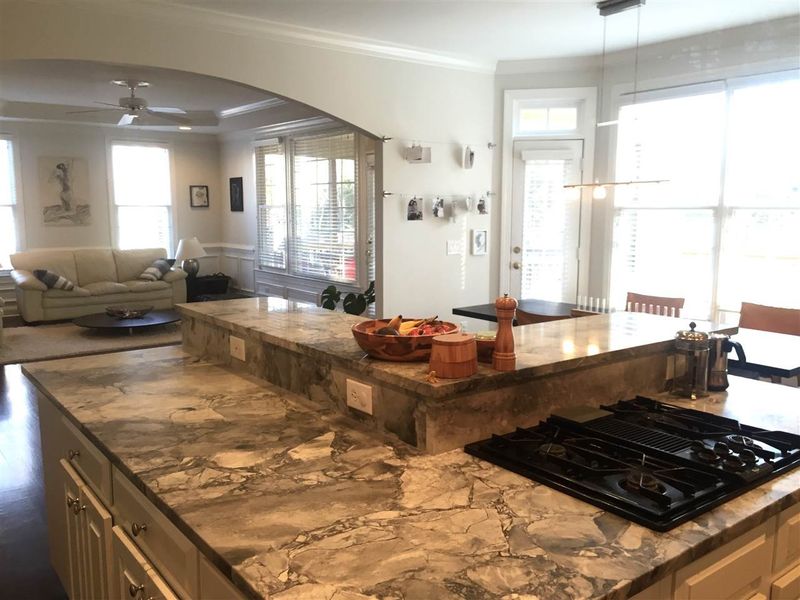 102 Buckner Ln, Chapel Hill, NC 27517
