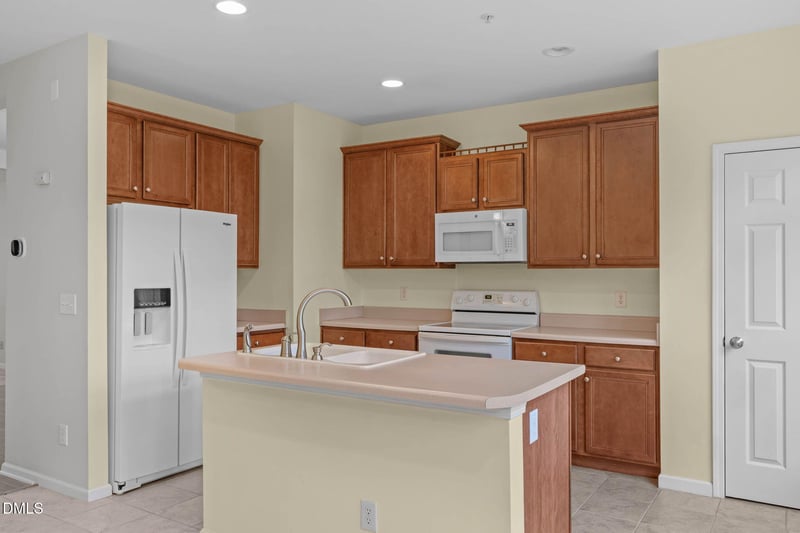 102 Cabernet Dr, Chapel Hill, NC 27516