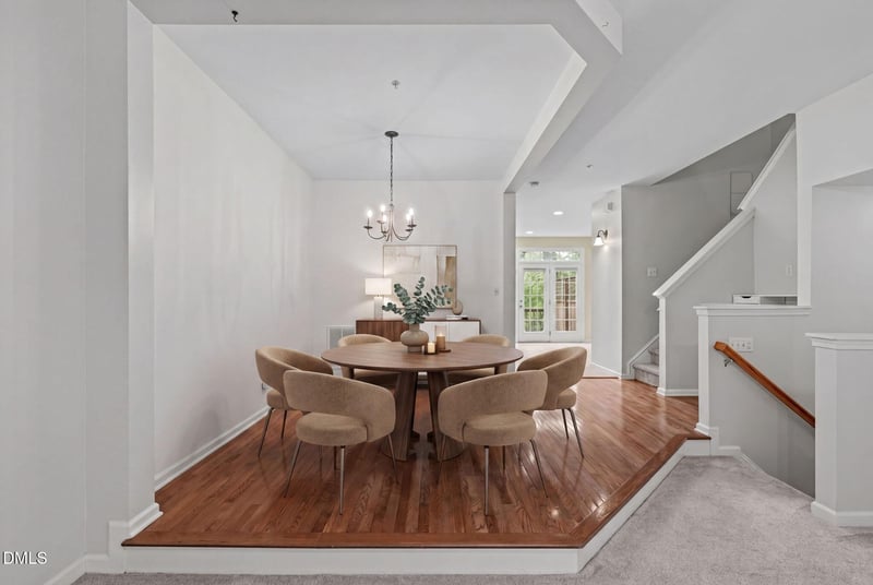 102 Cabernet Dr, Chapel Hill, NC 27516
