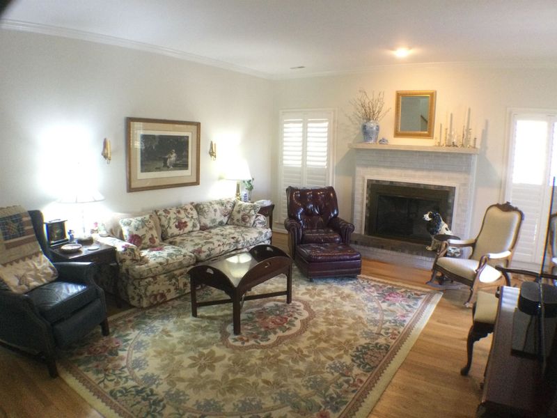 102 Cameron Glen Dr, Chapel Hill, NC 27516