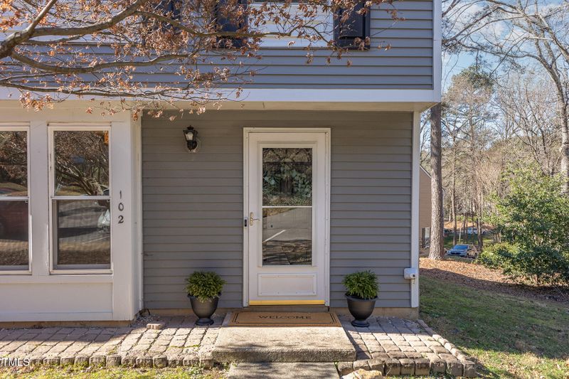 102 Candytuff Ct, Cary, NC 27513