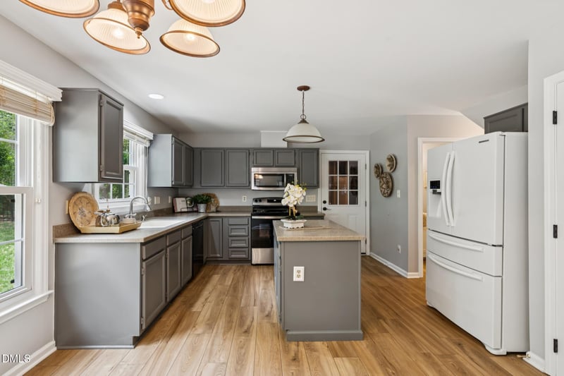 102 Canyon Rn, Cary, NC 27513