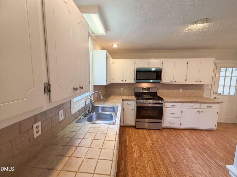 102 Carmel Ct, Cary, NC 27511