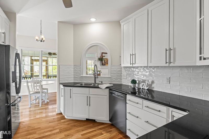 102 Centerville Ct, Cary, NC 27513