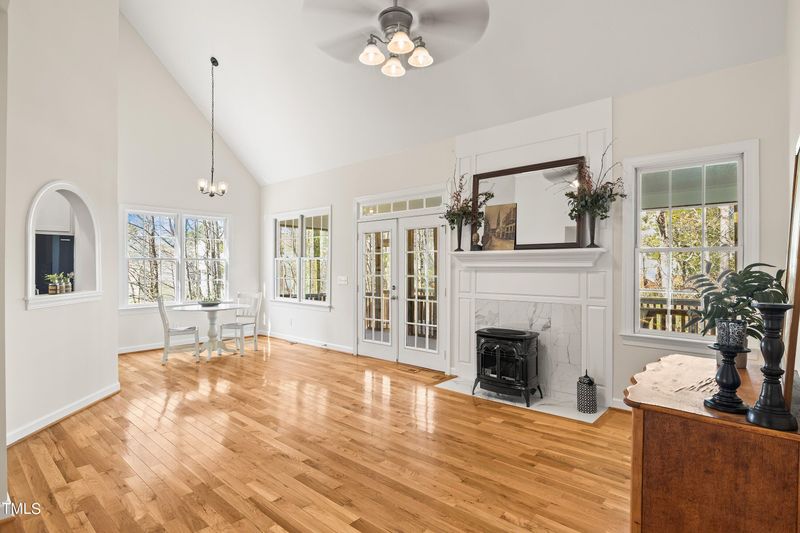 102 Centerville Ct, Cary, NC 27513