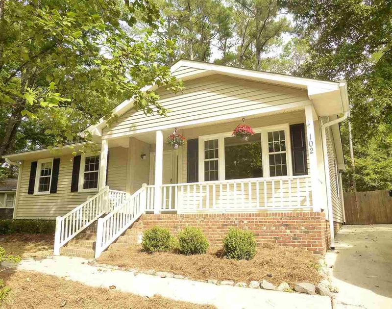 102 Chatham Ct, Garner, NC 27529
