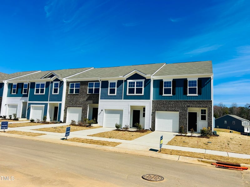 102 N Chubb Rg, Clayton, NC 27520