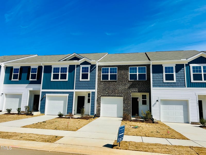 102 N Chubb Rg, Clayton, NC 27520