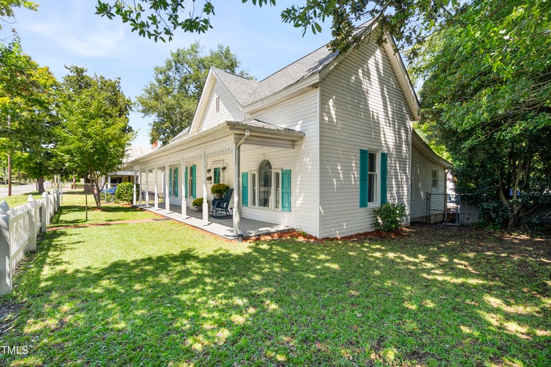 102 Church St, Benson, NC 27504