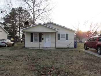 102 S Church St, Selma, NC 27576