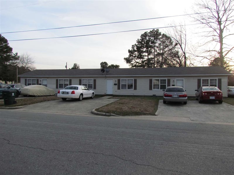 102 S Church St, Selma, NC 27576