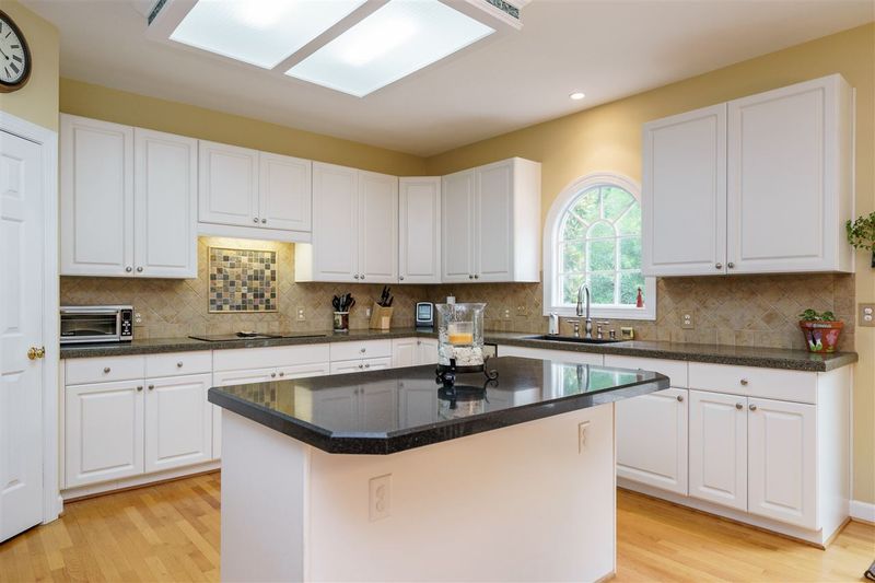 102 Circle On The Green, Cary, NC 27519