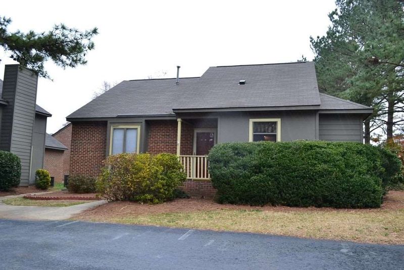 102 Clancy Cir, Cary, NC 27511
