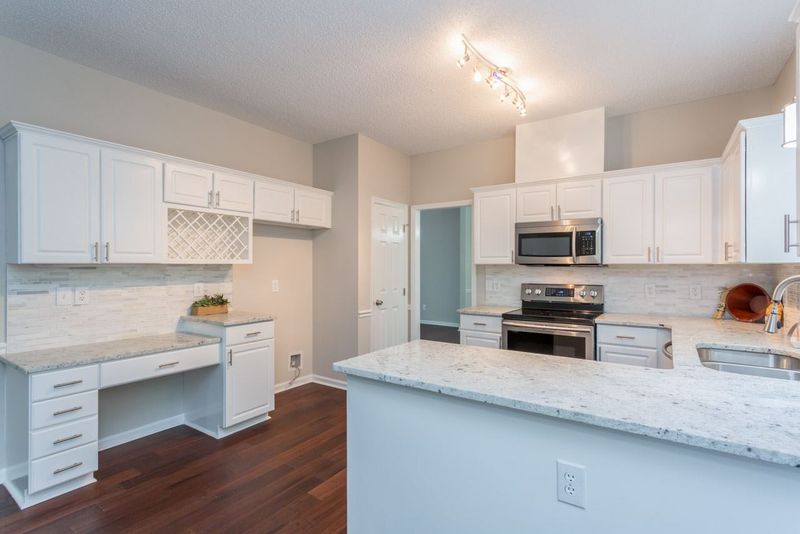 102 Cobalt Dr, Cary, NC 27513
