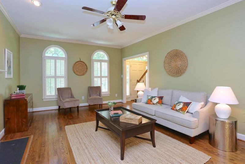 102 Cobble Ridge Dr, Chapel Hill, NC 27516