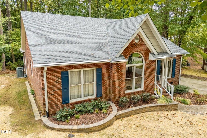 102 Coventry Ln, Cary, NC 27511