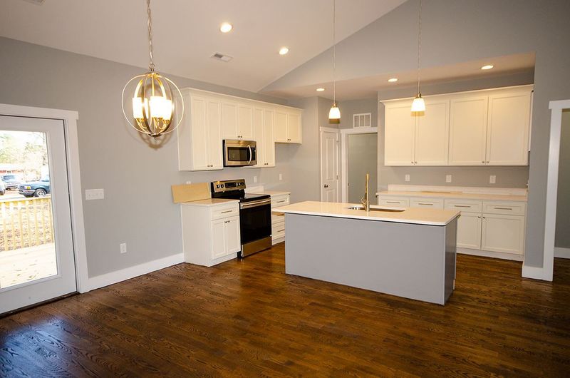 102 Crestview Dr, Durham, NC 27712