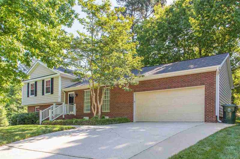 102 Dilworth Ct, Cary, NC 27513