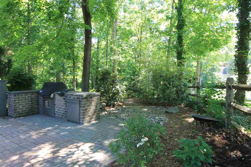102 Donna Pl, Cary, NC 27513