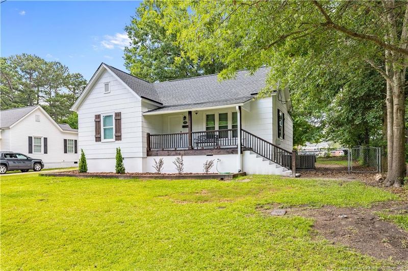 102 W E St, Erwin, NC 28339