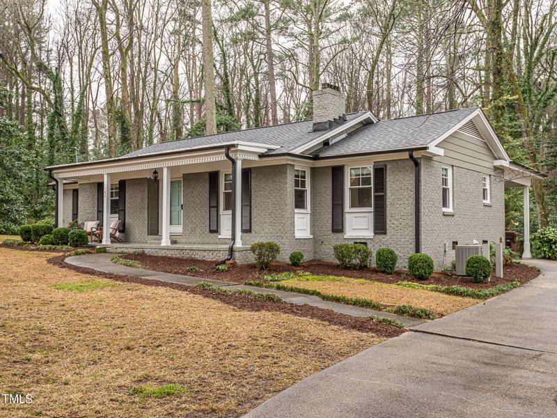 102 Edgewater Dr, Clayton, NC 27520