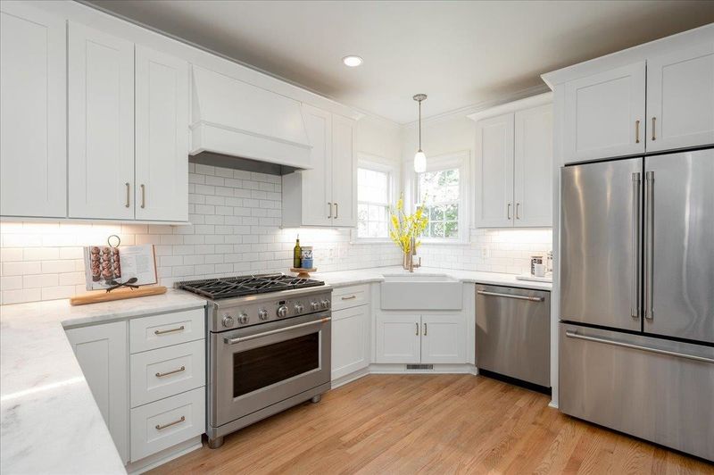 102 Ferncrest Ct, Cary, NC 27519