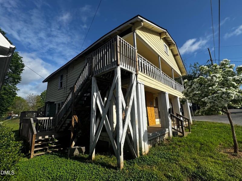 102 Fisher St, Raleigh, NC 27610