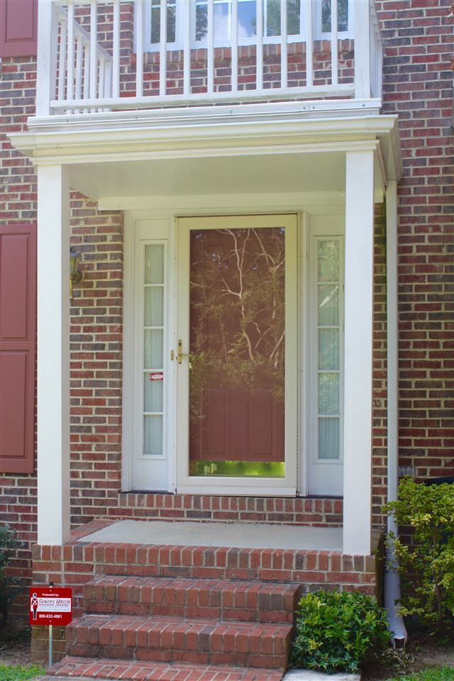 102 Flemington Ct, Cary, NC 27518
