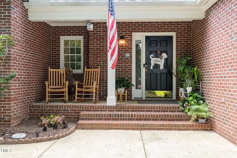 102 Forest Edge Dr, Cary, NC 27518