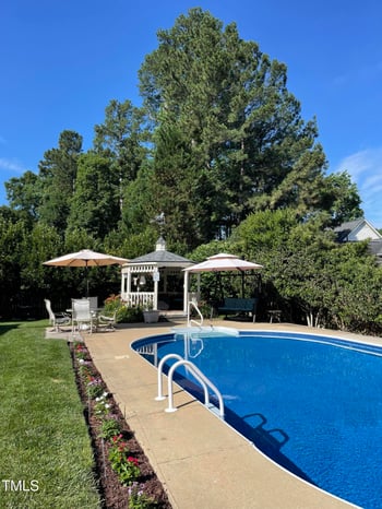 102 Forest Edge Dr, Cary, NC 27518