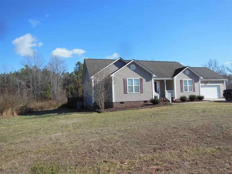 102 Fox Chase Ln, Smithfield, NC 27577