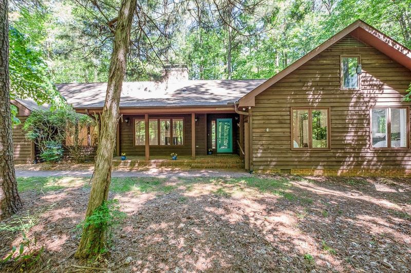 102 Foxridge Ct, Chapel Hill, NC 27514