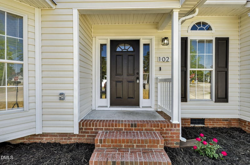 102 Gem Dr, Knightdale, NC 27545