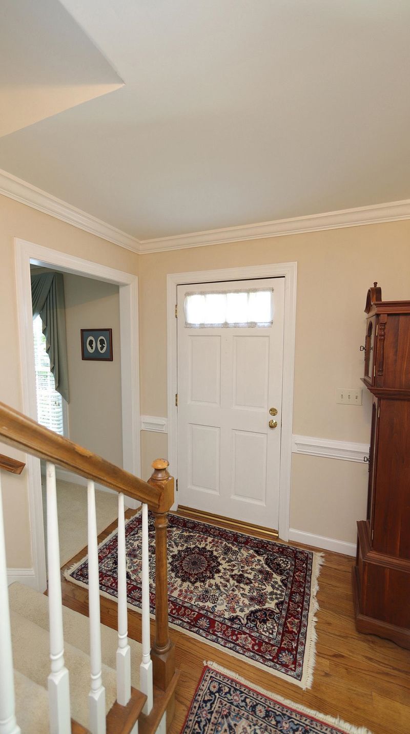 102 W Gerrell Ct, Cary, NC 27511