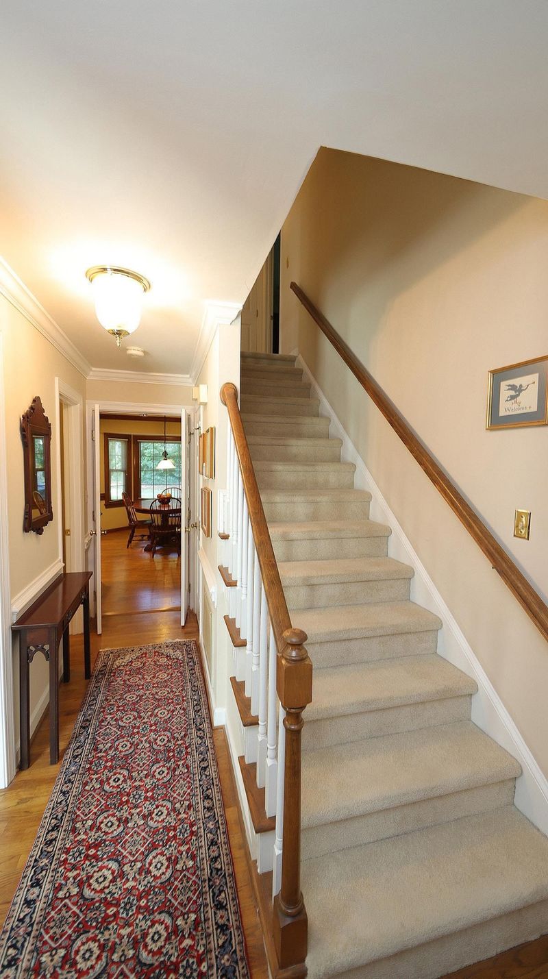 102 W Gerrell Ct, Cary, NC 27511