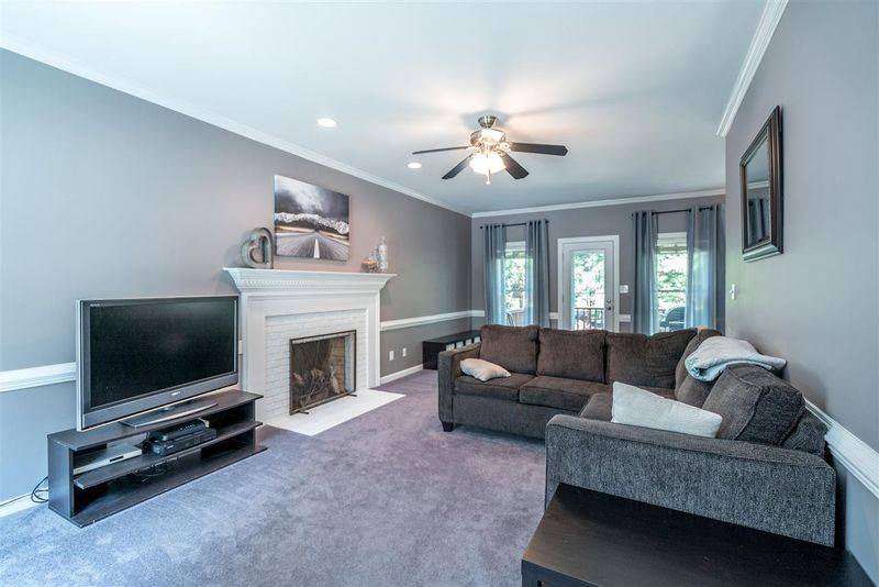 102 Glen Hearth Ct, Cary, NC 27518