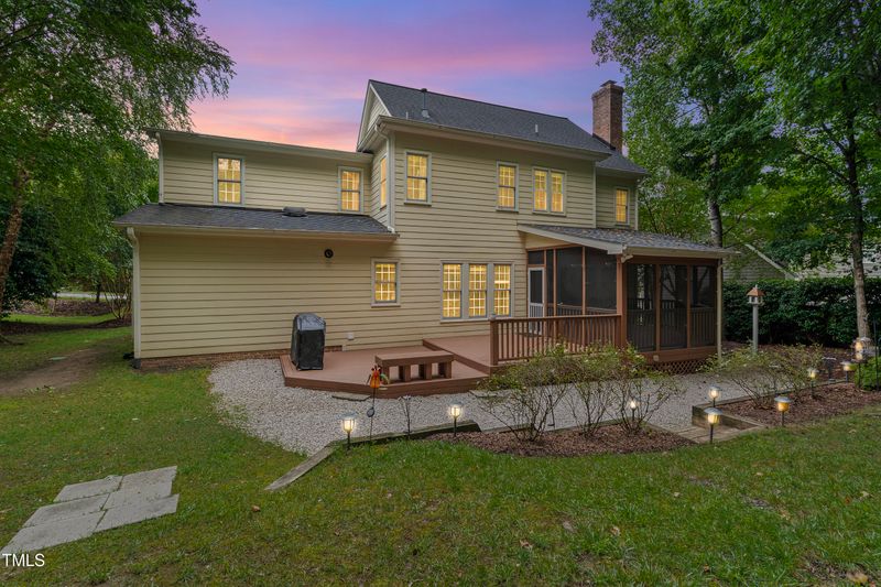 102 Glenmore Rd, Cary, NC 27519