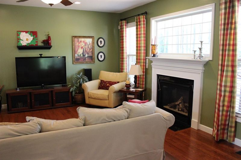 102 Grahamwood Ct, Cary, NC 27519