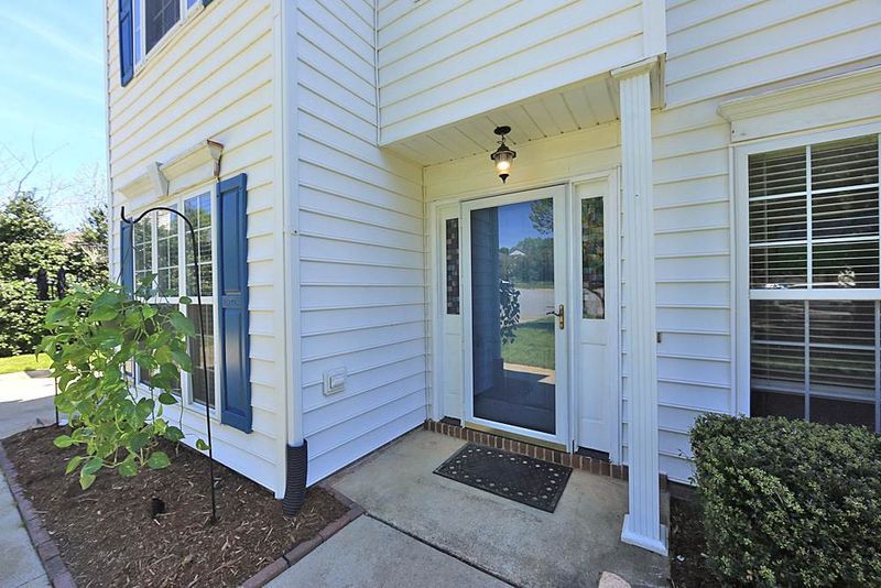 102 Greycrest Ct, Apex, NC 27539