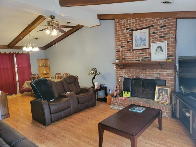 102 Hagan Ct, Cary, NC 27511