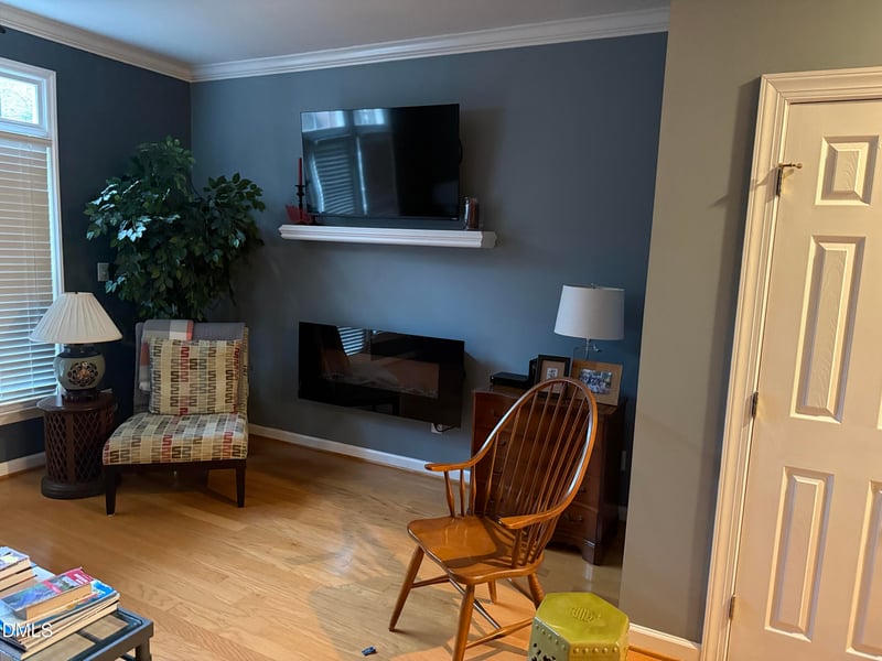 102 Hatfield Ln, Raleigh, NC 27603