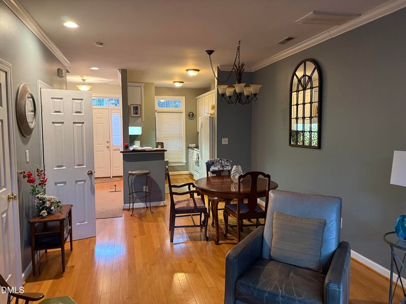 102 Hatfield Ln, Raleigh, NC 27603