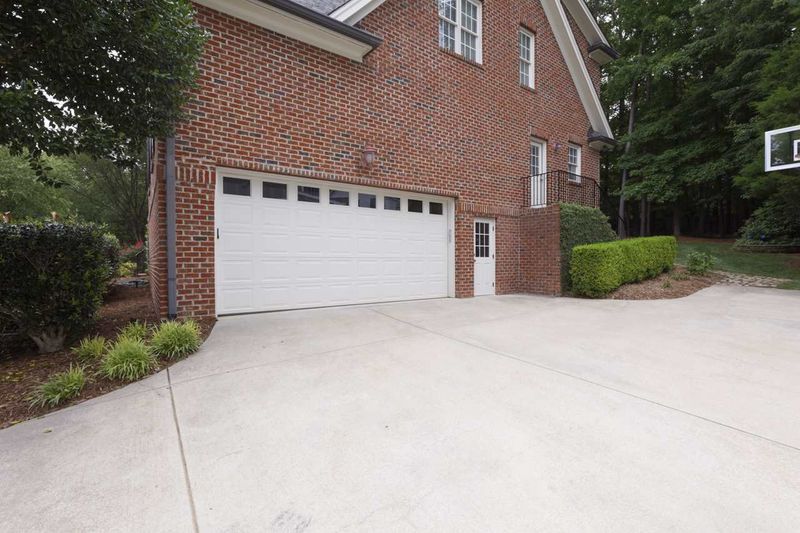 102 Heart Pine Dr, Cary, NC 27518