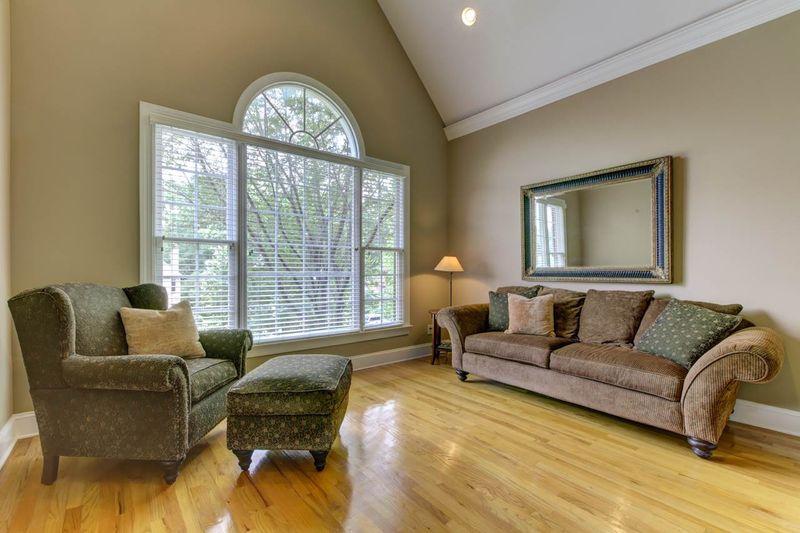 102 Heart Pine Dr, Cary, NC 27518