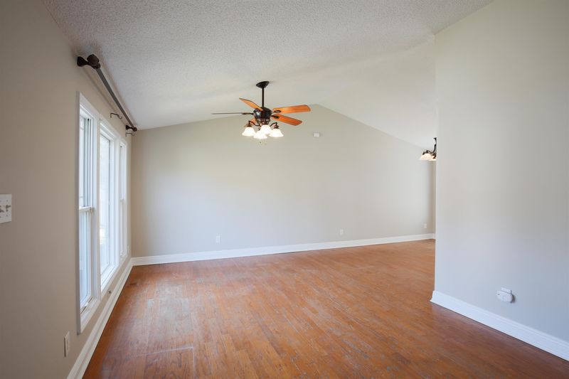 102 Hemmingwood Dr, Durham, NC 27713