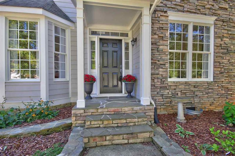 102 Hogan Glen Ct, Chapel Hill, NC 27516