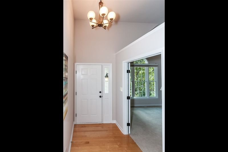 102 Hounslow Ct N, Cary, NC 27518