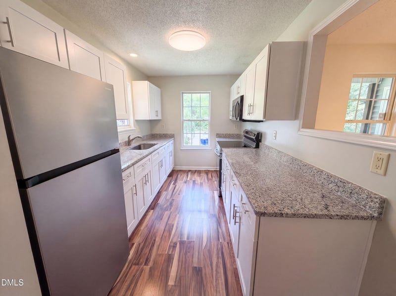 102 Jubilee Dr, Chapel Hill, NC 27516